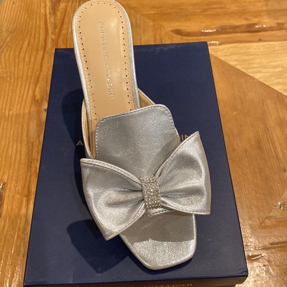 NEW Adrienne Vittadini Gladys Bow Mule - Picture 2 of 8